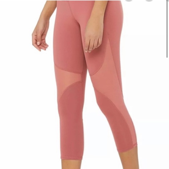 ALO Yoga Pants - Alo coast to coast capri